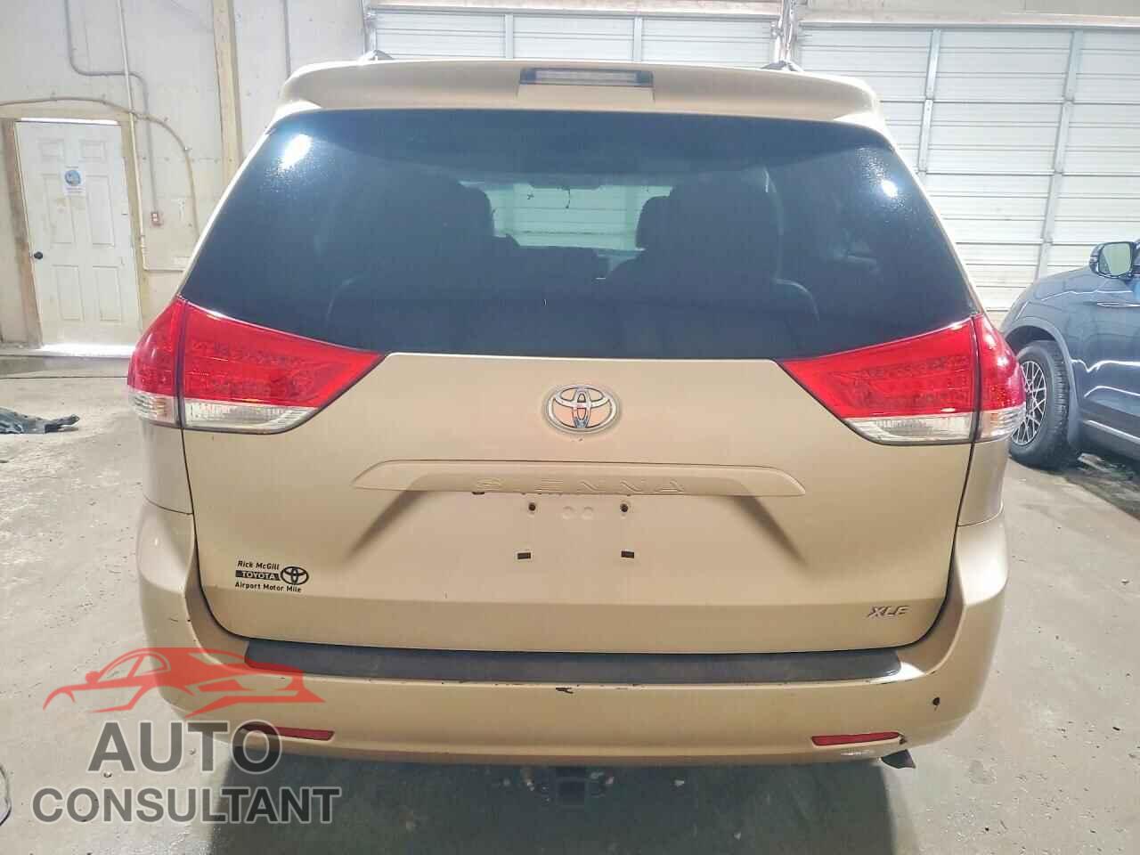 TOYOTA SIENNA 2011 - 5TDYK3DC0BS047824