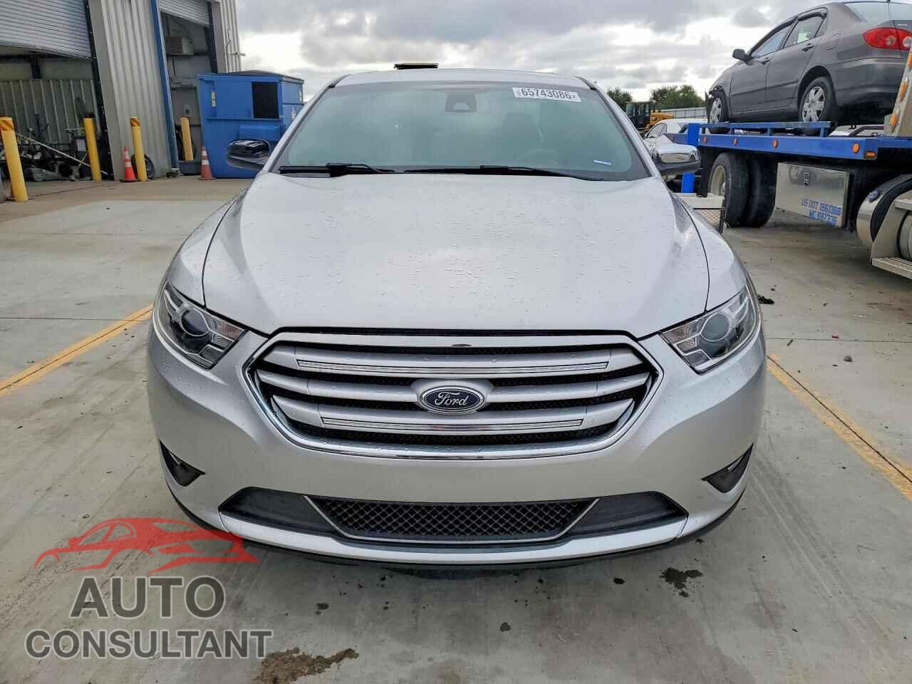 FORD TAURUS 2017 - 1FAHP2F82HG119197
