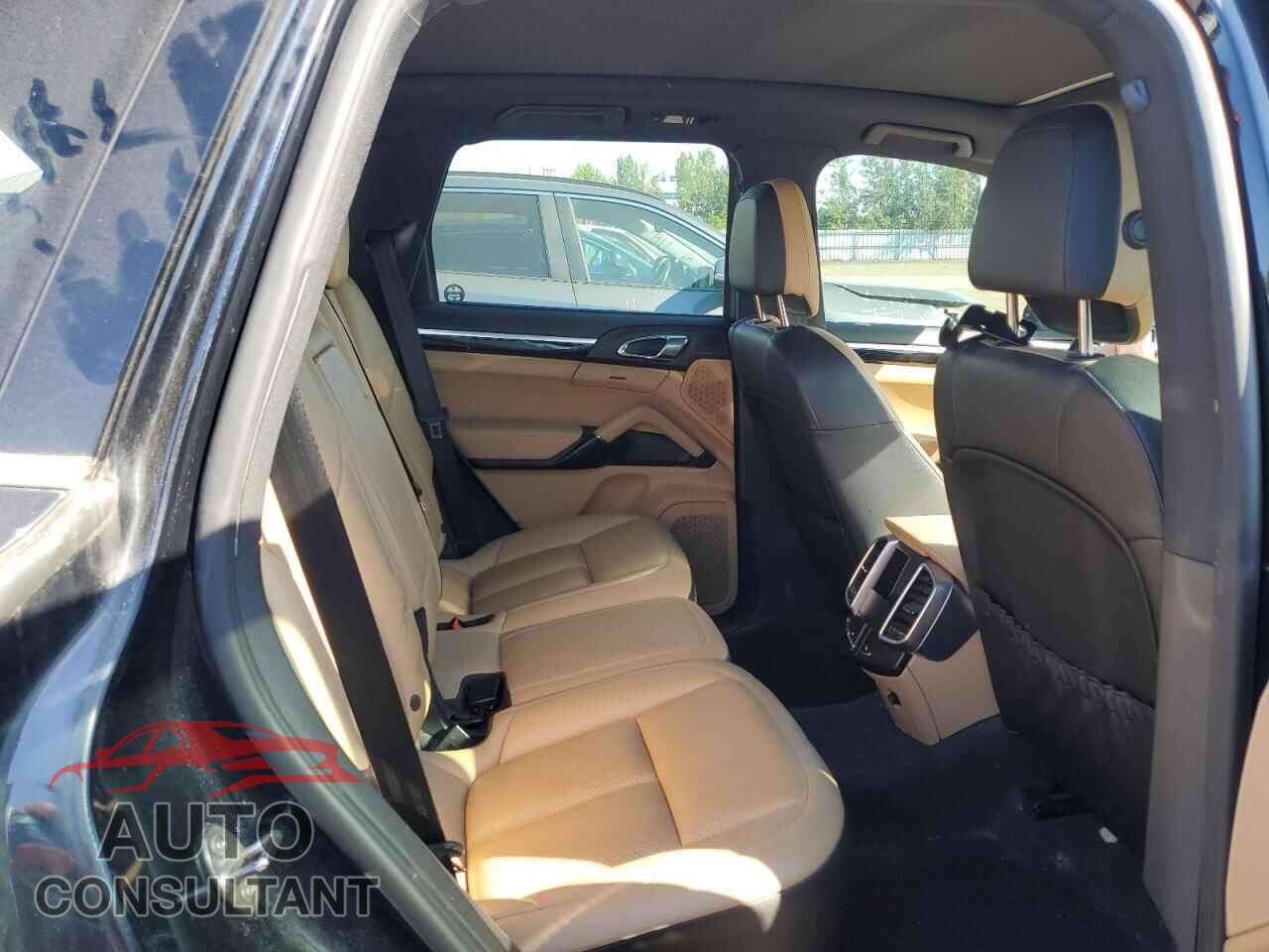PORSCHE CAYENNE 2016 - WP1AA2A21GLA05762
