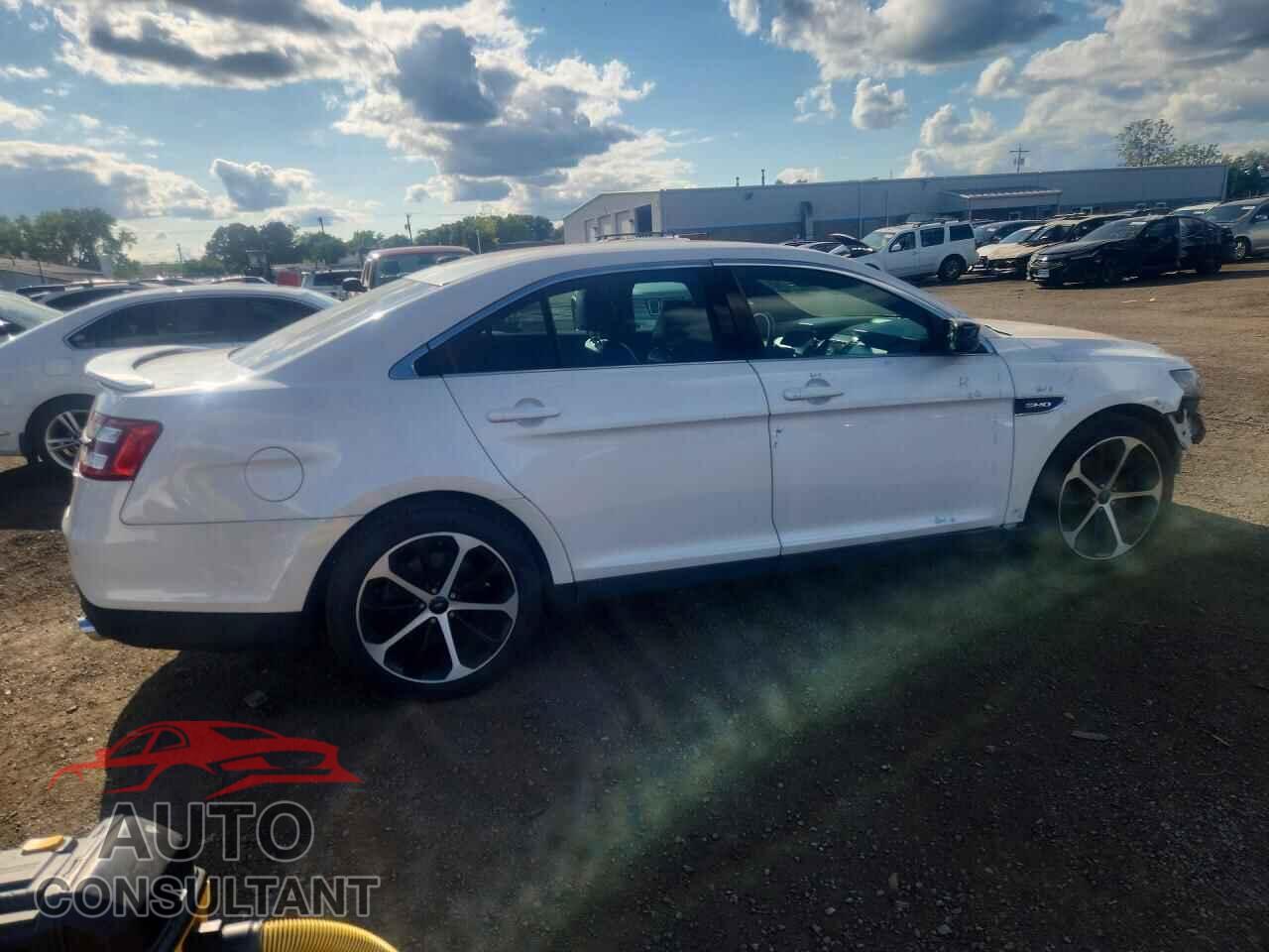 FORD TAURUS 2015 - 1FAHP2KT1FG181536