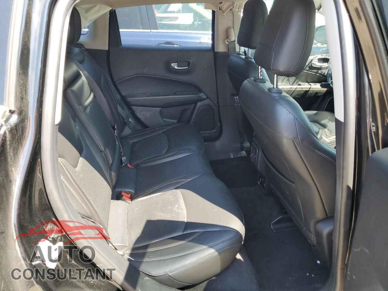 JEEP COMPASS 2018 - 3C4NJDCB7JT245728
