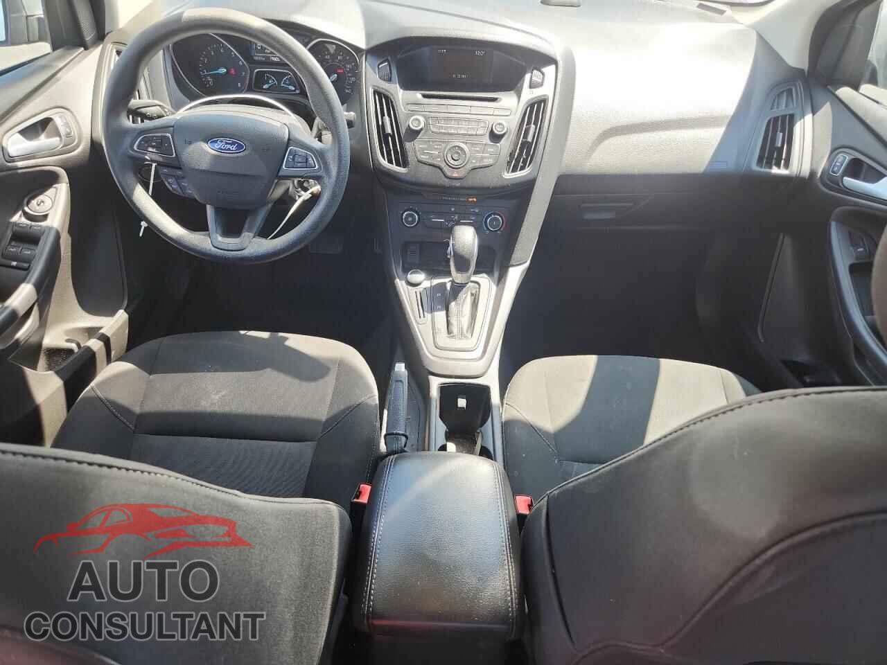 FORD FOCUS 2017 - 1FADP3F28HL223894
