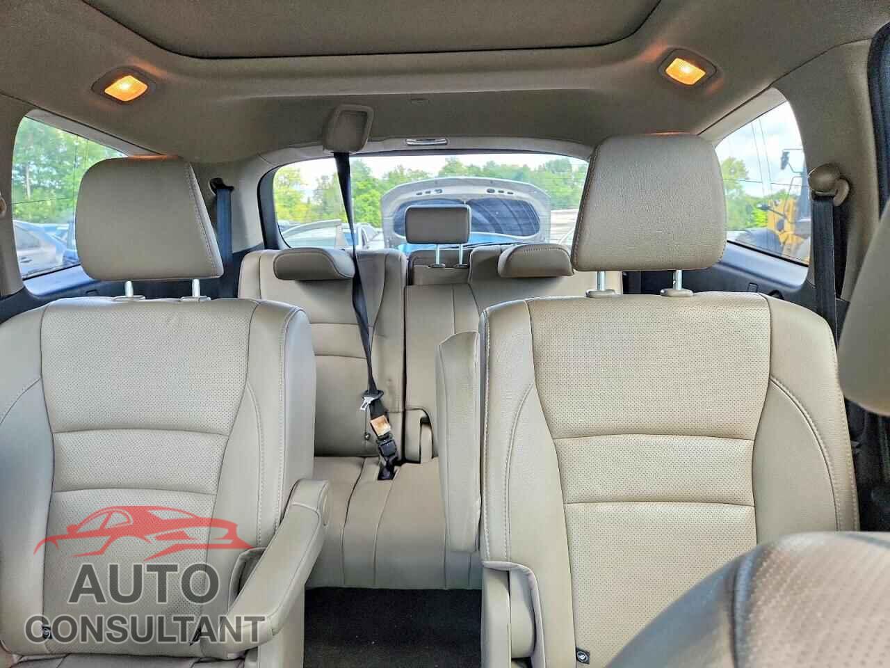 HONDA PILOT 2017 - 5FNYF6H00HB084231
