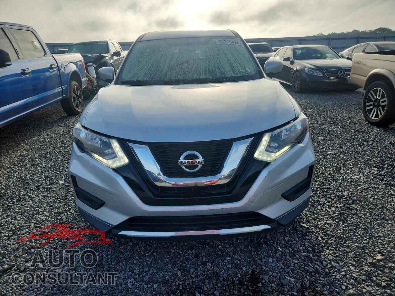 NISSAN ROGUE 2017 - KNMAT2MT8HP504231