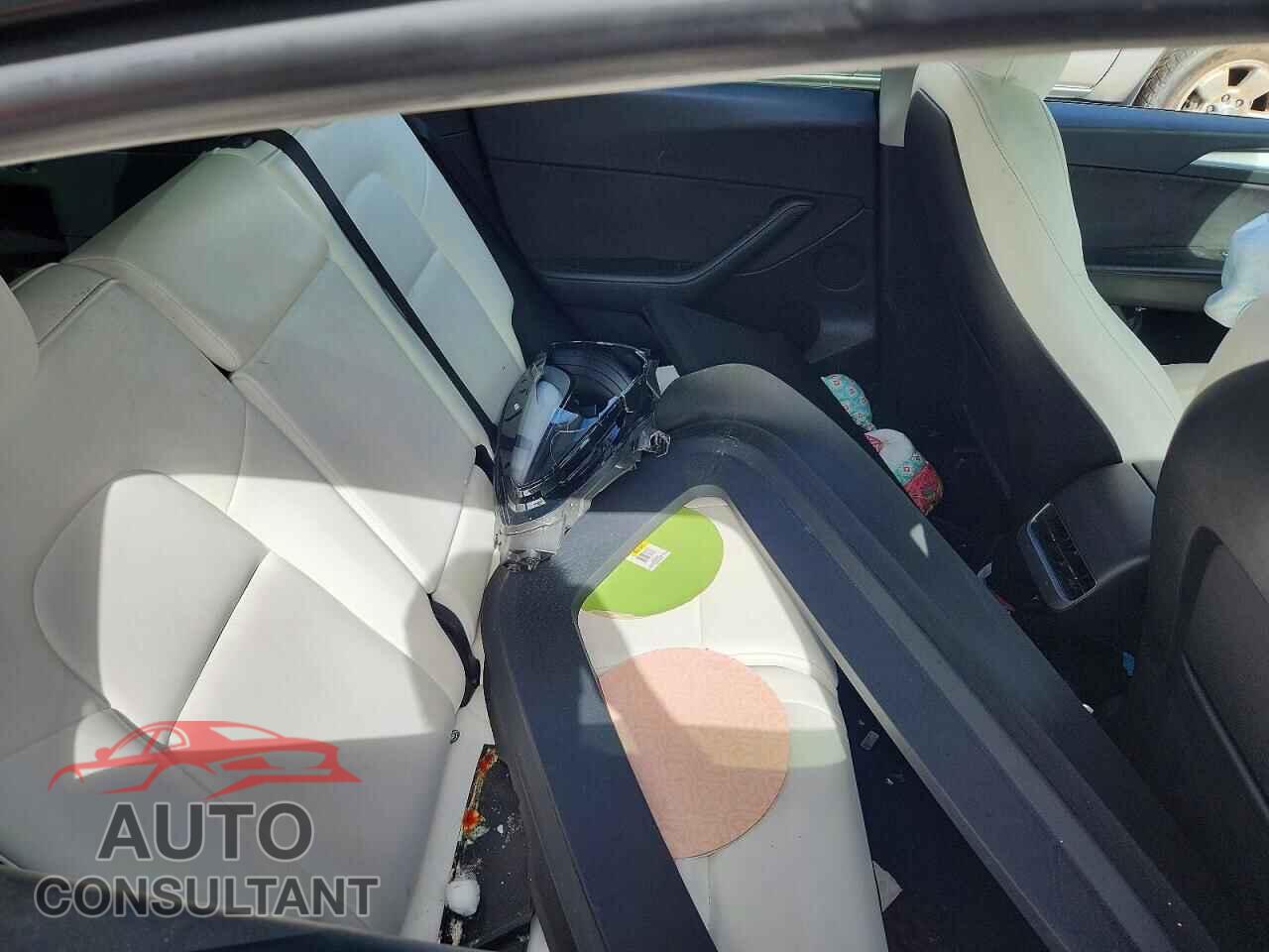 TESLA MODEL Y 2024 - 7SAYGAEE3RF990362