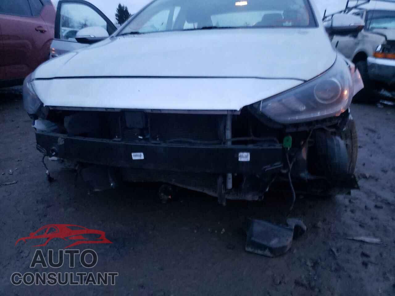 HYUNDAI ACCENT 2018 - 3KPC34A39JE032247