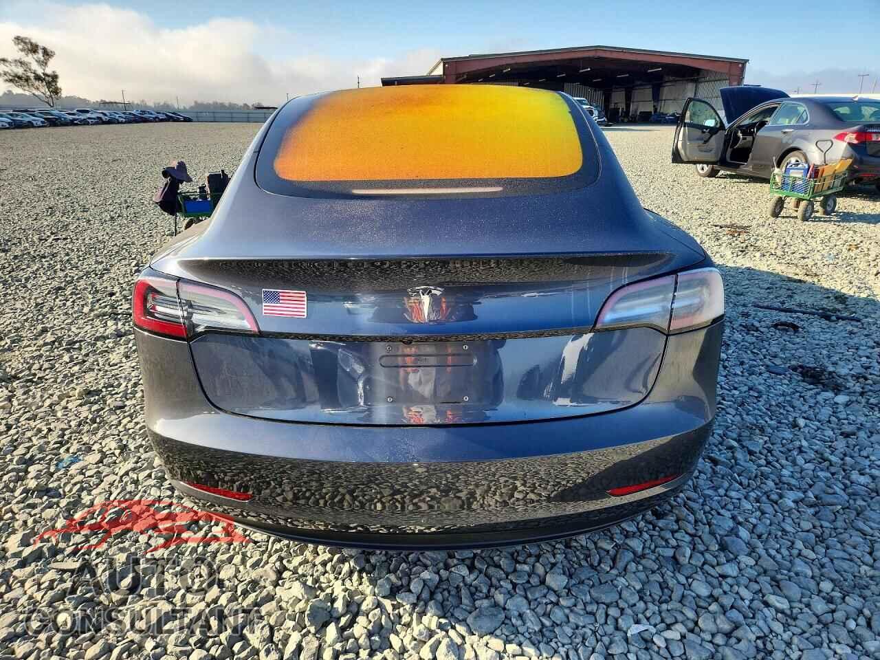 TESLA MODEL 3 2018 - 5YJ3E1EA1JF037471