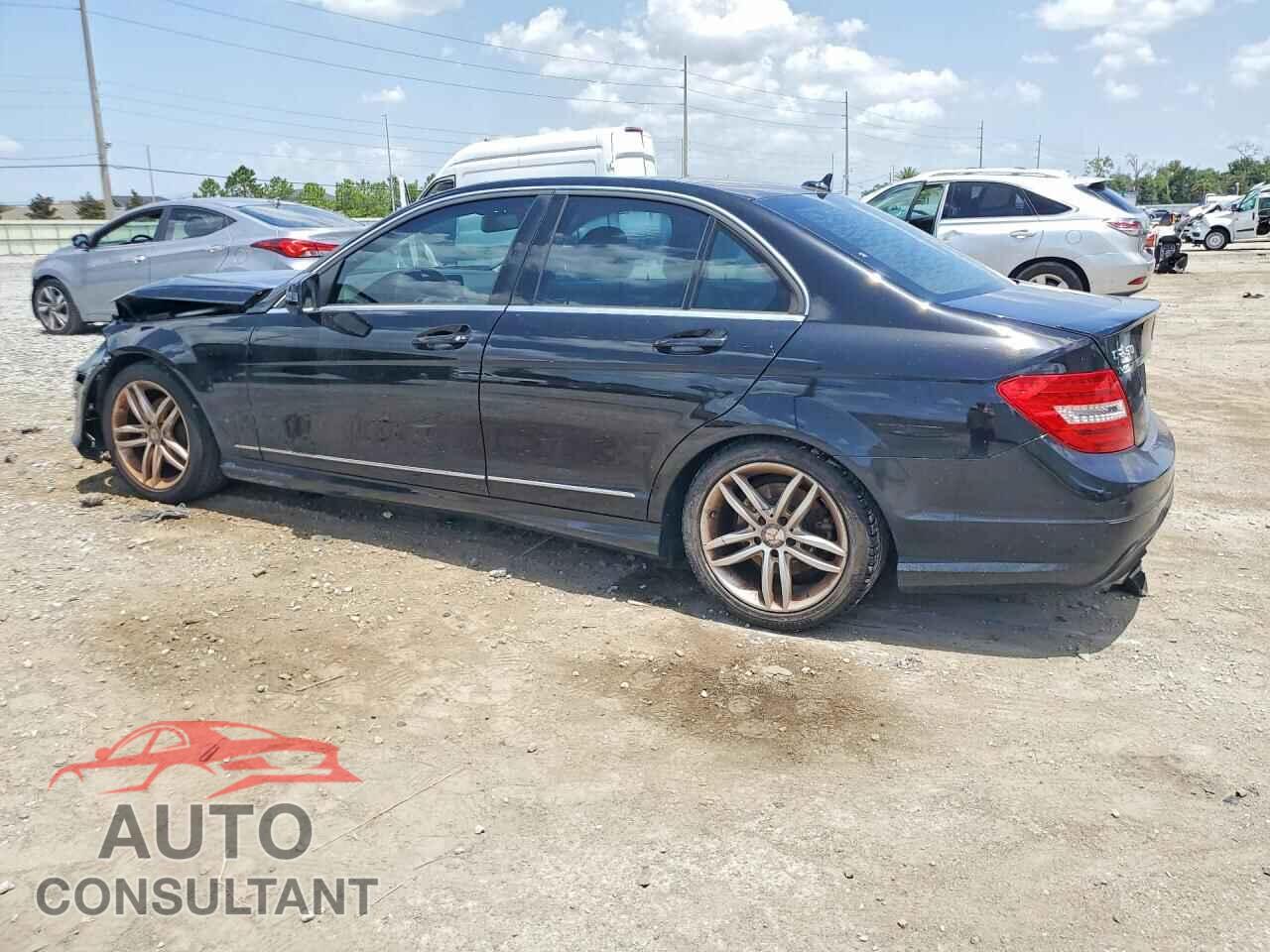 MERCEDES-BENZ C-CLASS 2013 - WDDGF4HB4DR271032