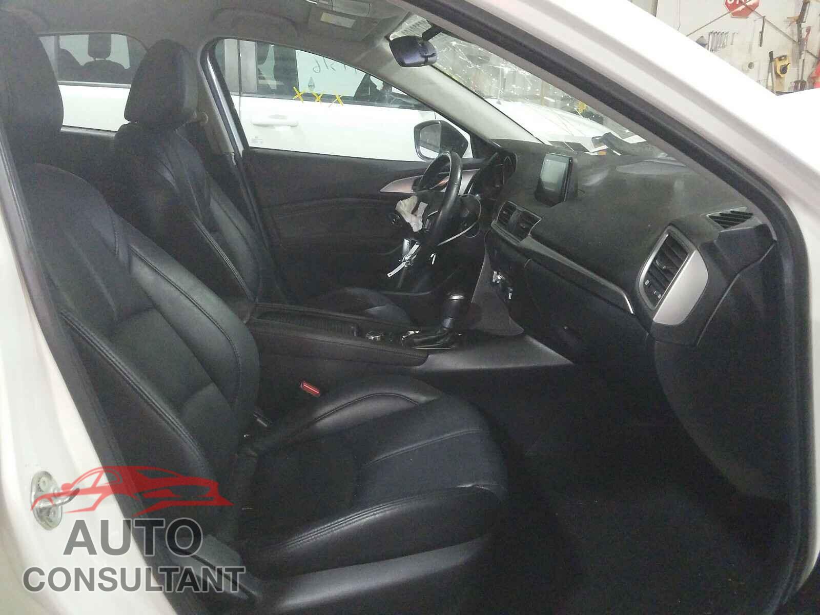 MAZDA 3 2018 - 3MZBN1L32JM184505