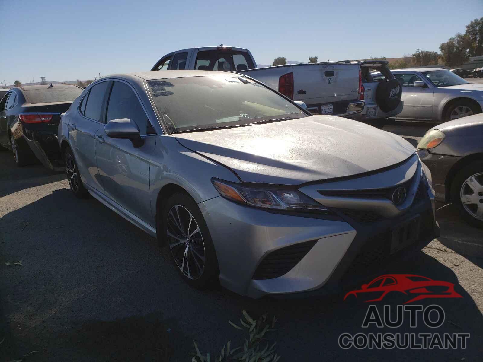 TOYOTA CAMRY 2018 - 4T1B11HK1JU128562