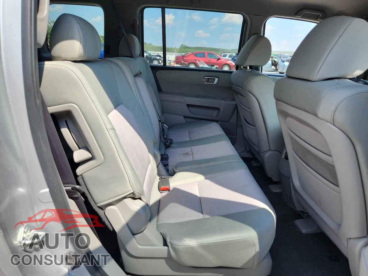 HONDA PILOT 2011 - 5FNYF4H4XBB046116