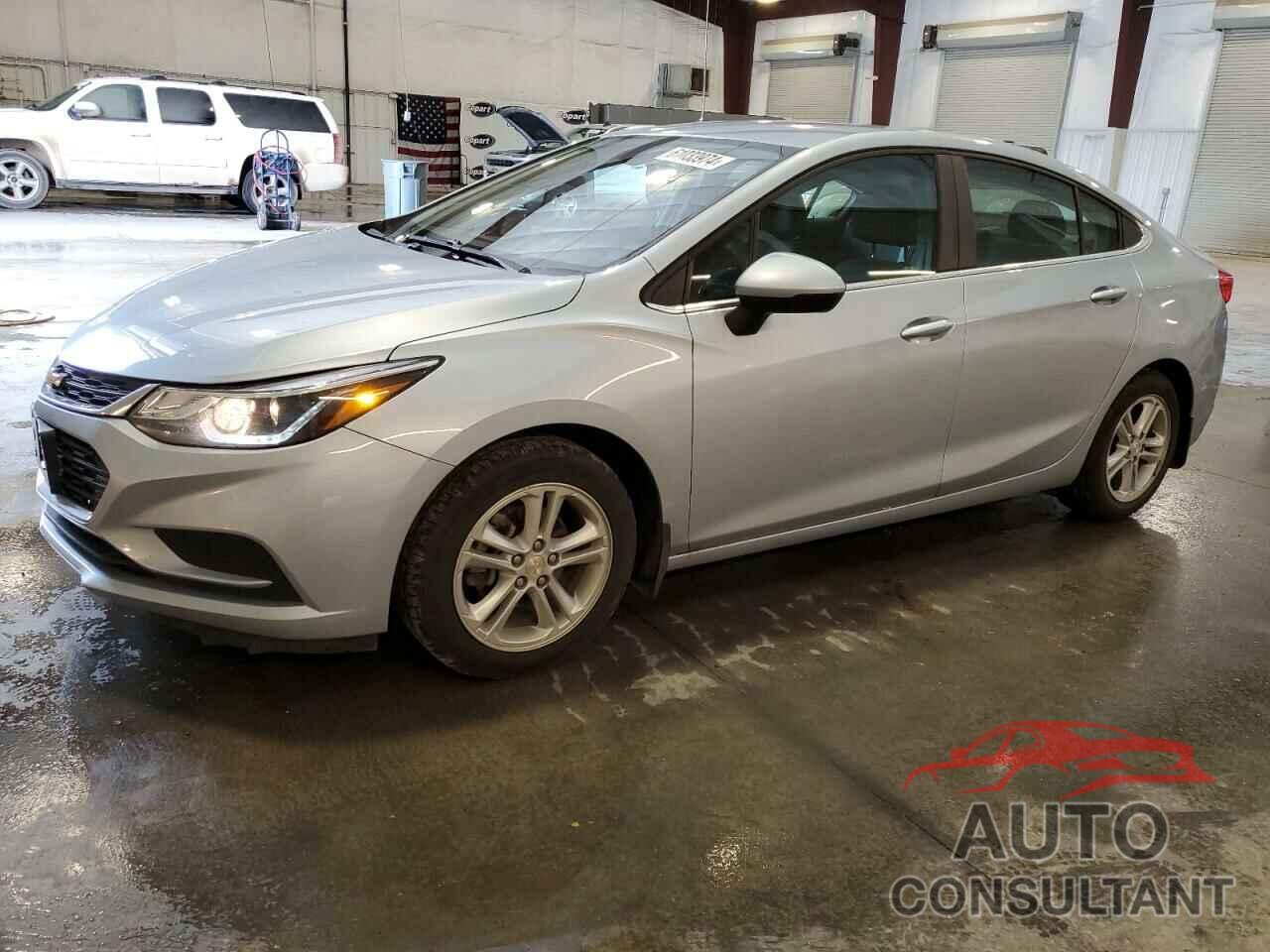 CHEVROLET CRUZE 2018 - 1G1BE5SM5J7223983