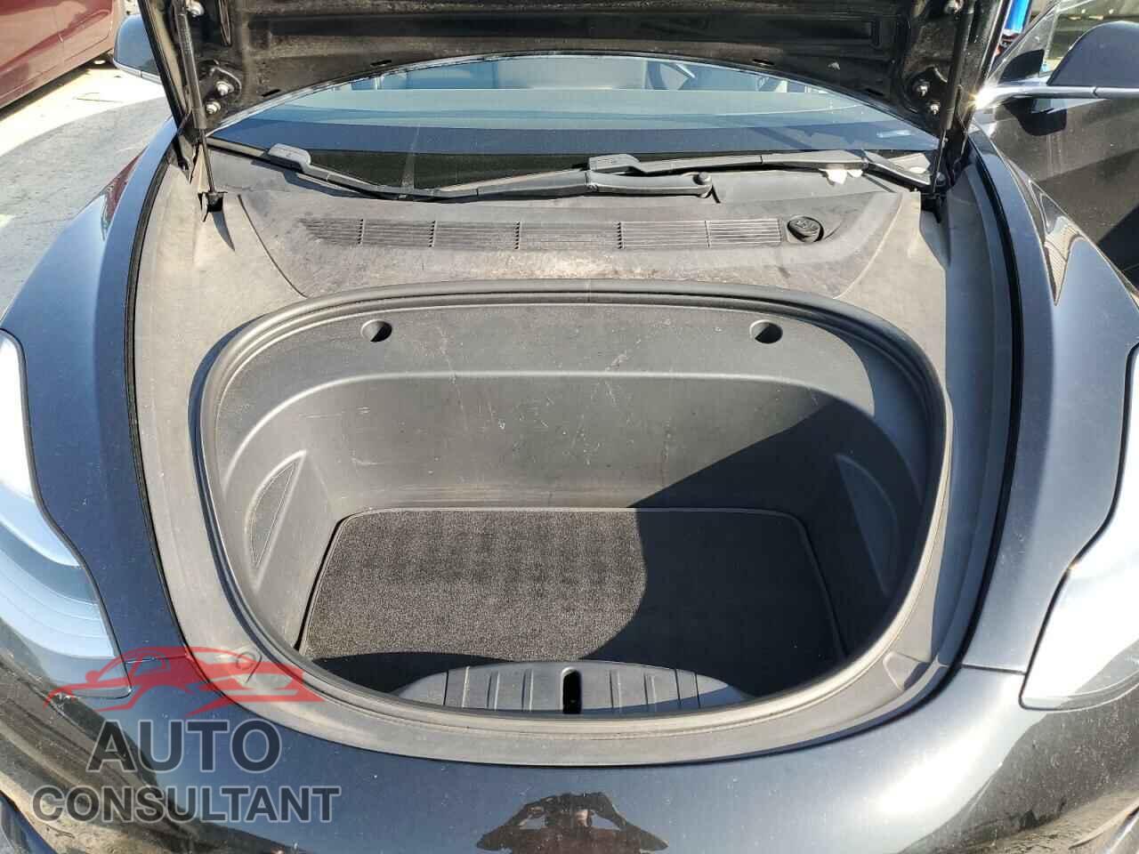 TESLA MODEL 3 2018 - 5YJ3E1EA4JF152355