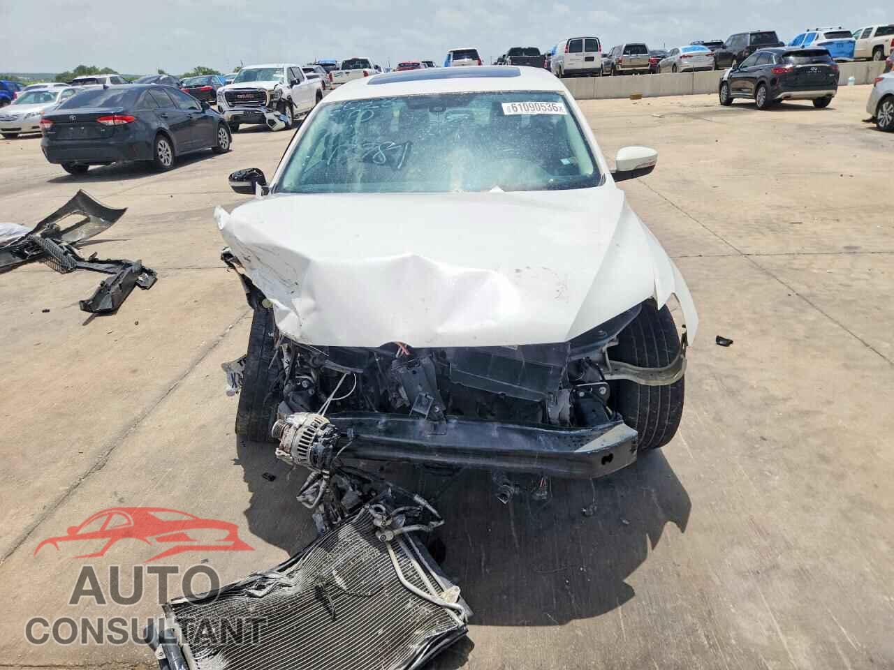 VOLKSWAGEN PASSAT 2013 - 1VWCM7A36DC044508