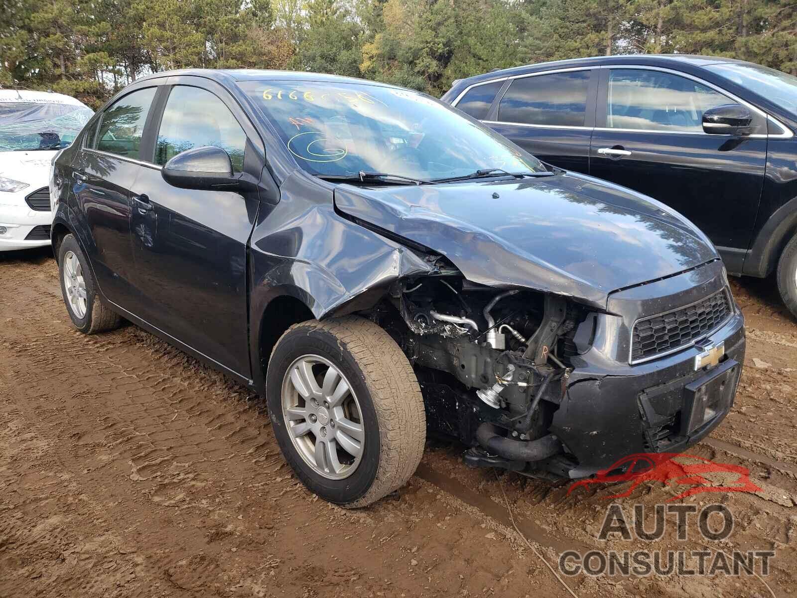 CHEVROLET SONIC 2016 - 1G1JC5SB4G4118233