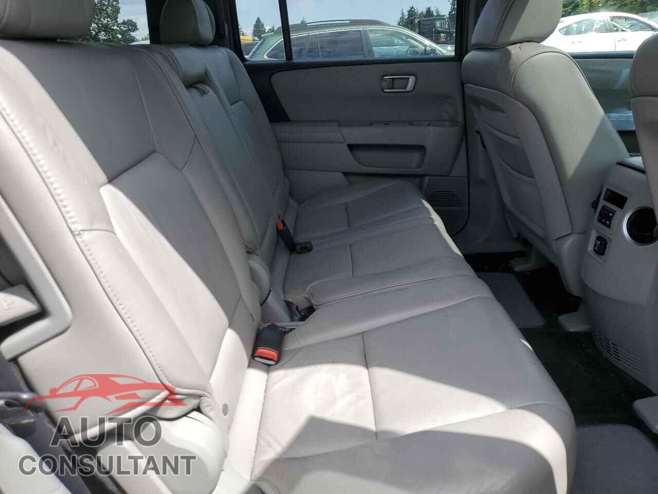 HONDA PILOT 2011 - 5FNYF3H55BB006996
