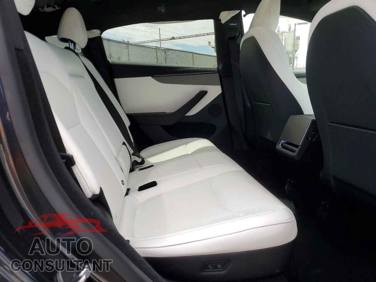 TESLA MODEL Y 2026 - 7SAYGDEDXTF651937