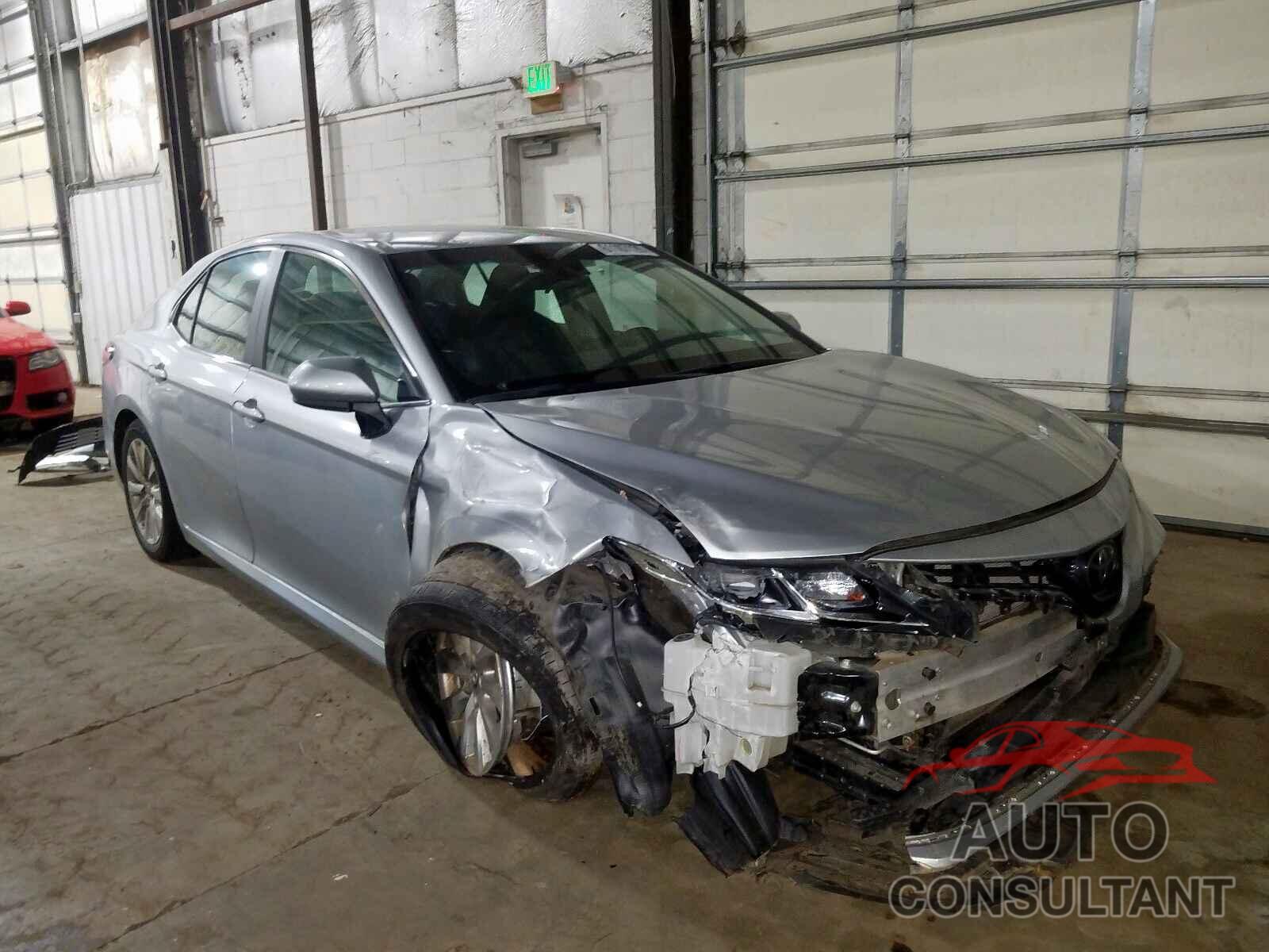 TOYOTA CAMRY 2018 - 4T1B11HK7JU521367