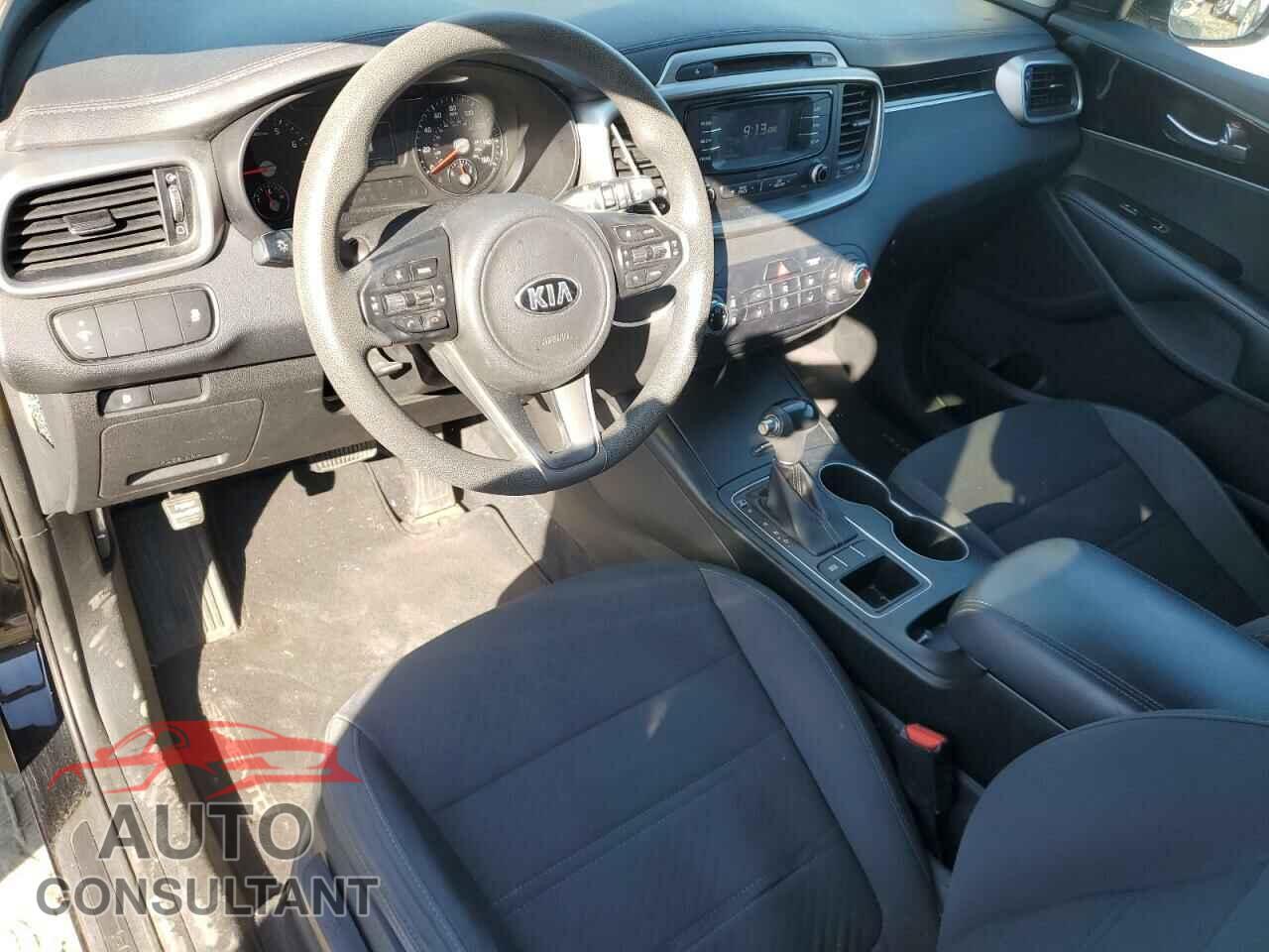 KIA SORENTO 2017 - 5XYPG4A54HG217911