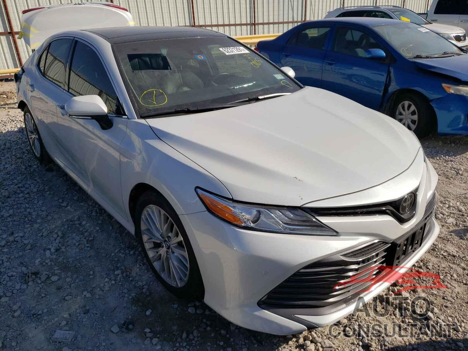 TOYOTA CAMRY 2018 - 4T1B11HK7JU011052