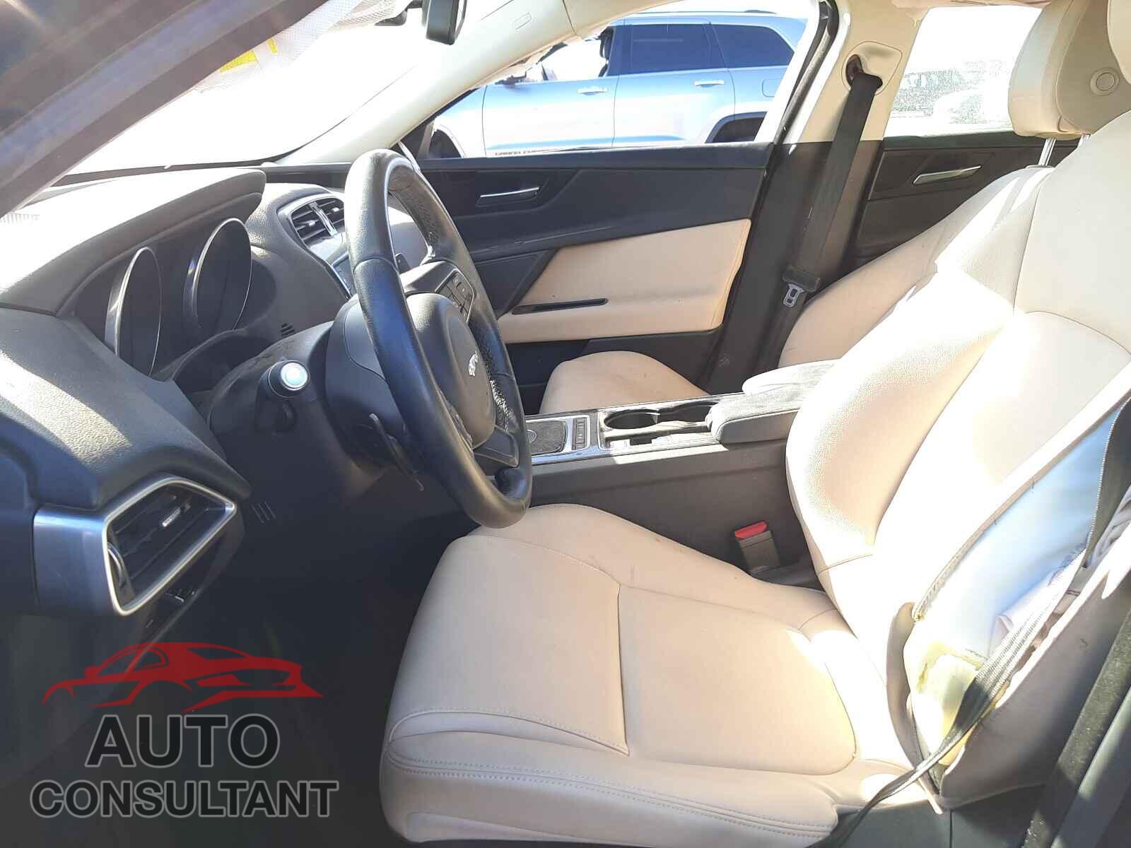 JAGUAR XE 2017 - SAJAR4BG3HA958648