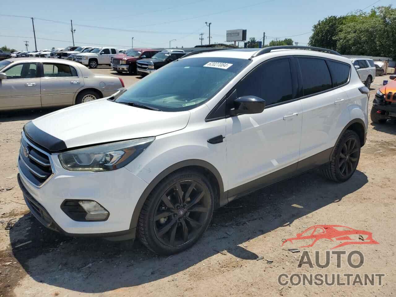 FORD ESCAPE 2017 - 1FMCU0GD7HUA32132