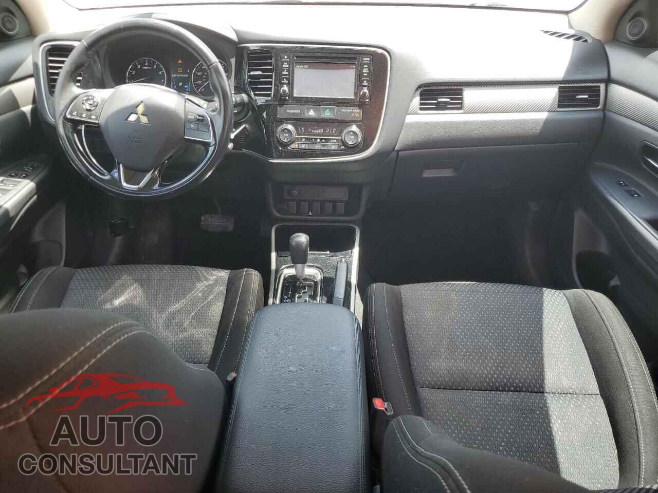 MITSUBISHI OUTLANDER 2017 - JA4AD2A38HZ022391