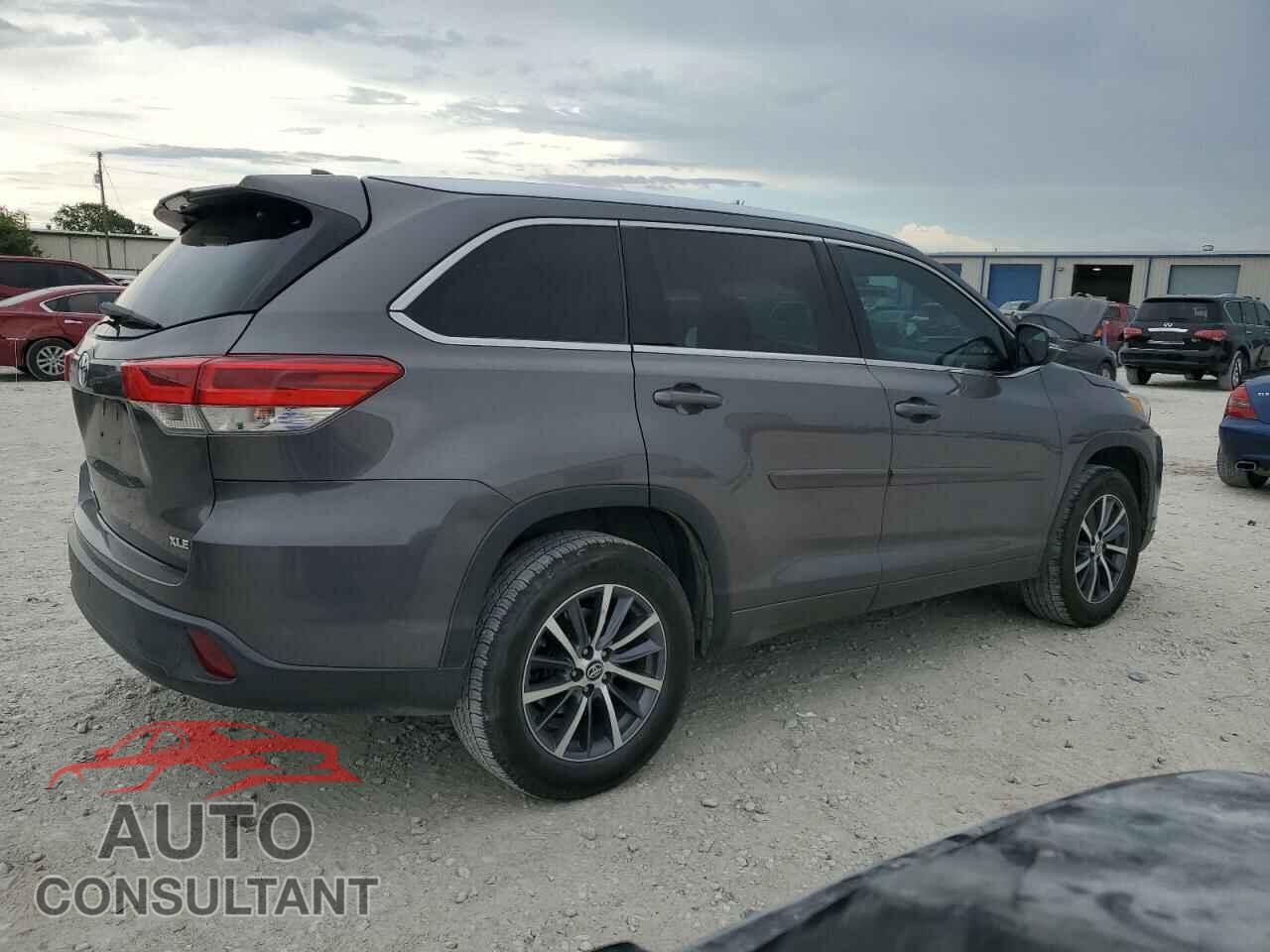 TOYOTA HIGHLANDER 2017 - 5TDKZRFH3HS197044
