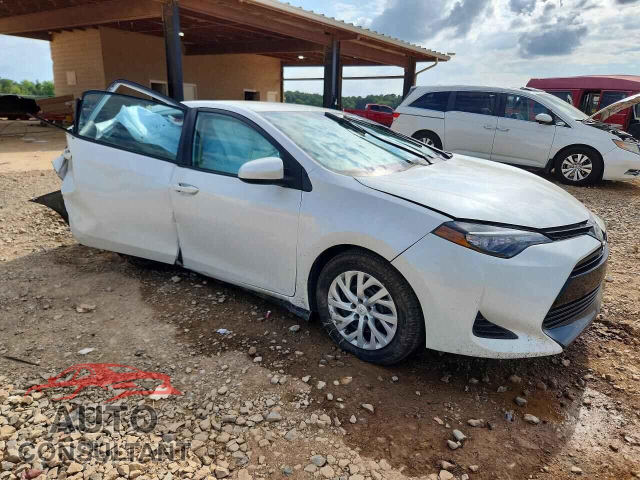 TOYOTA COROLLA 2017 - 5YFBURHE5HP574807