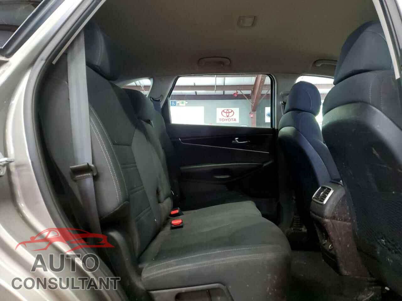 KIA SORENTO 2017 - 5XYPGDA35HG324559