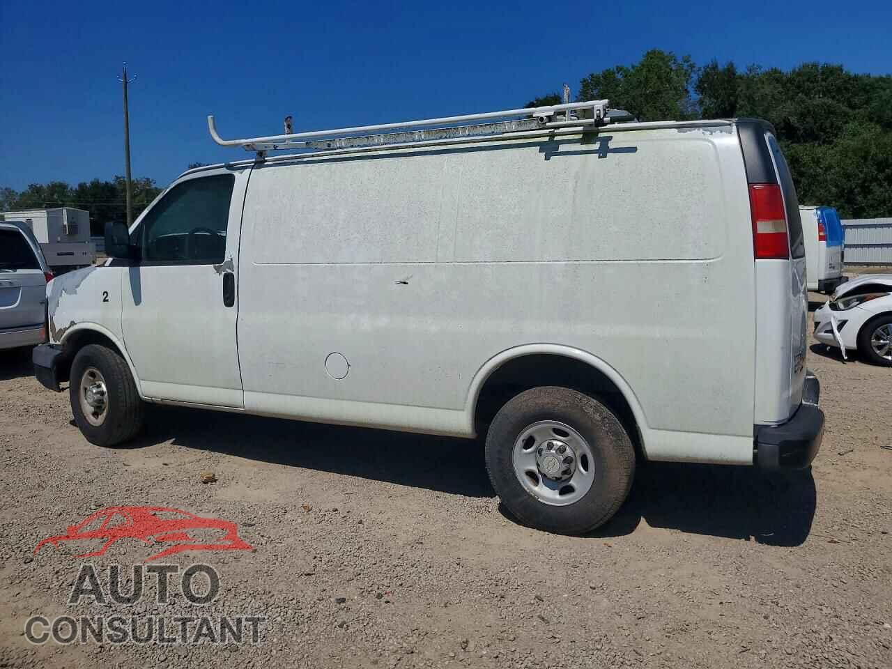 CHEVROLET EXPRESS 2011 - 1GCWGFCAXB1187449
