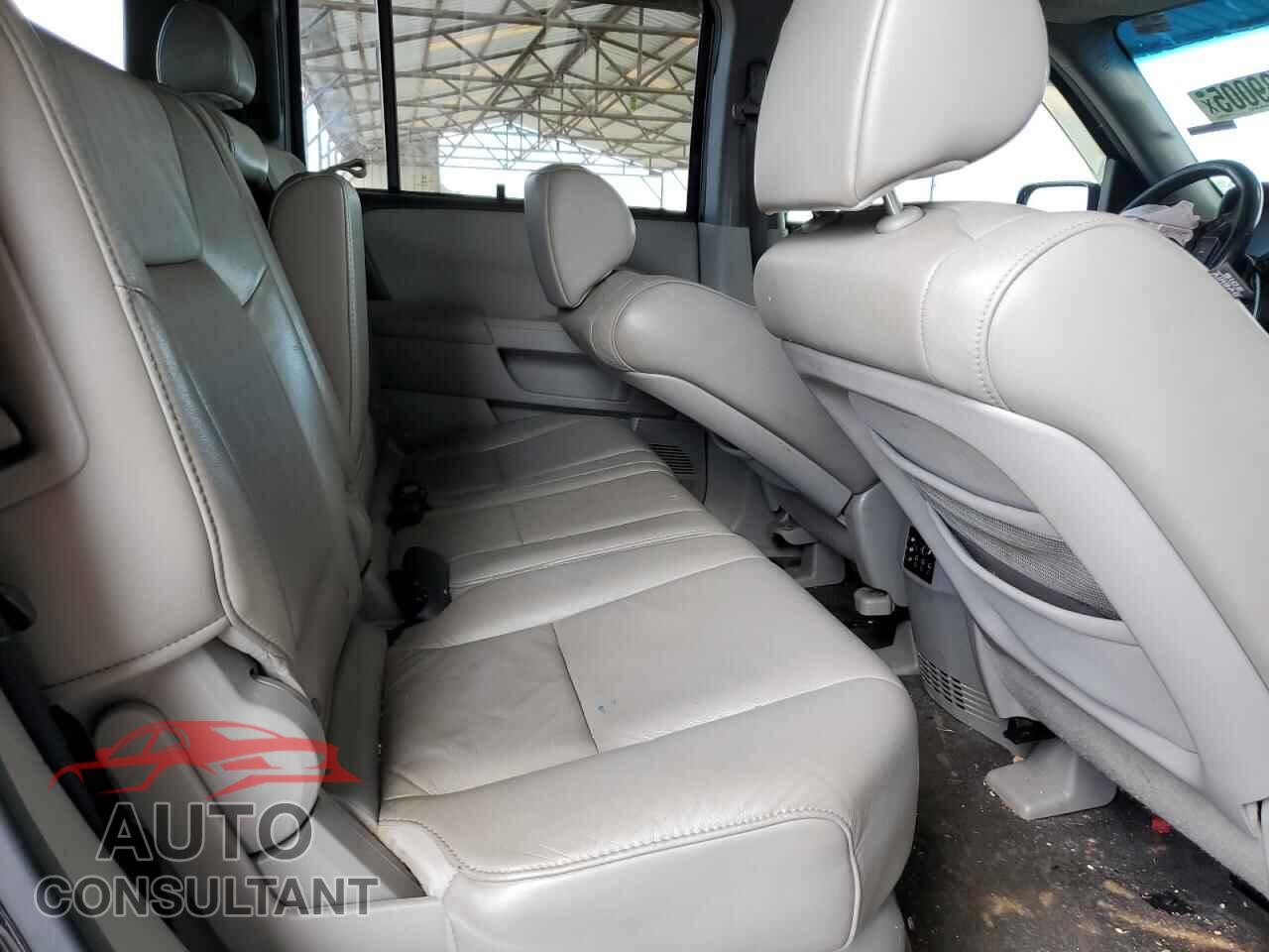 HONDA PILOT 2011 - 5FNYF4H99BB023311
