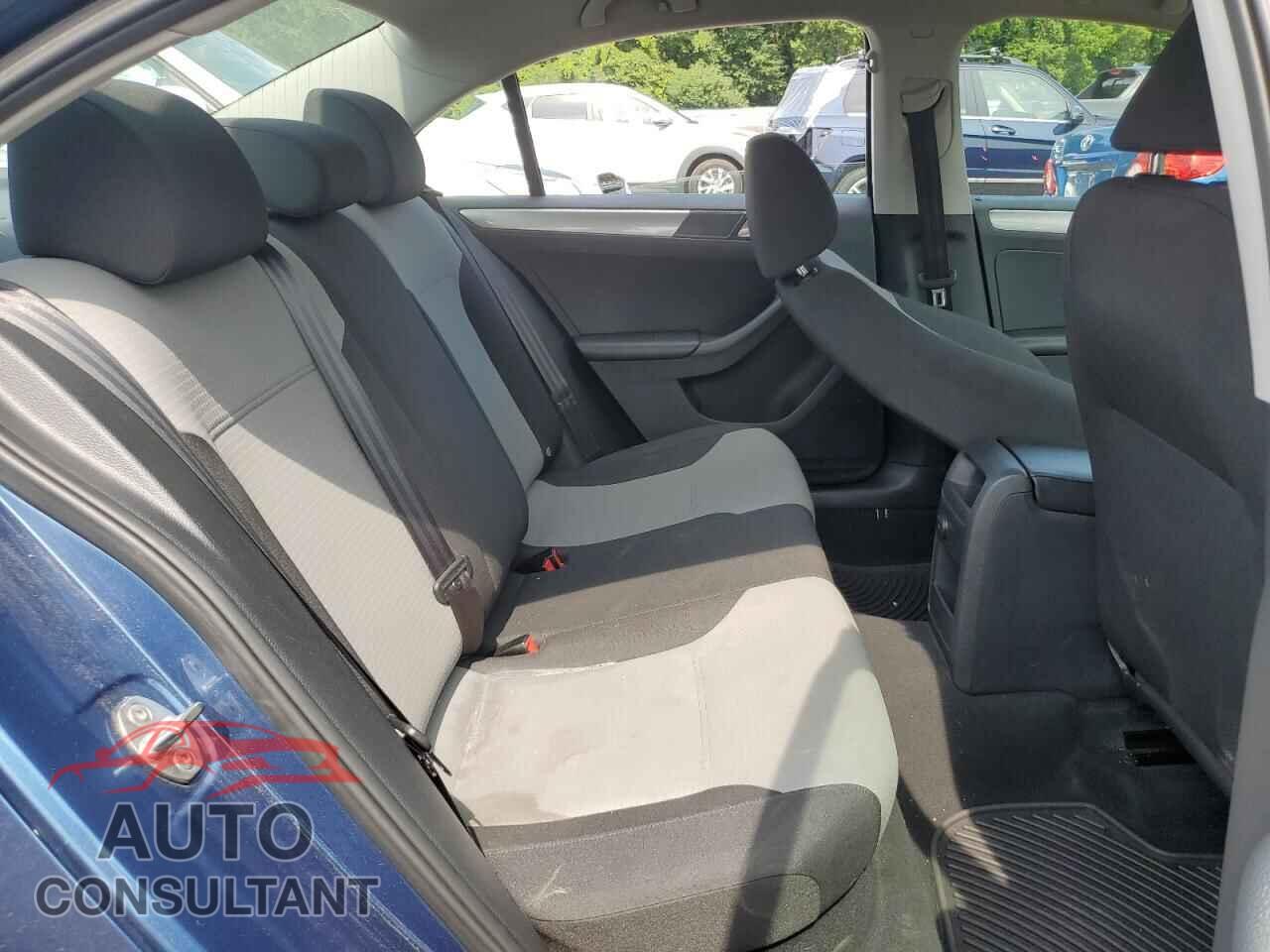VOLKSWAGEN JETTA 2017 - 3VW2B7AJ5HM246633