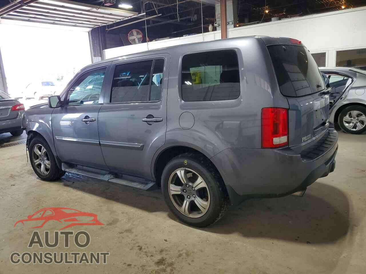 HONDA PILOT 2015 - 5FNYF4H30FB010836