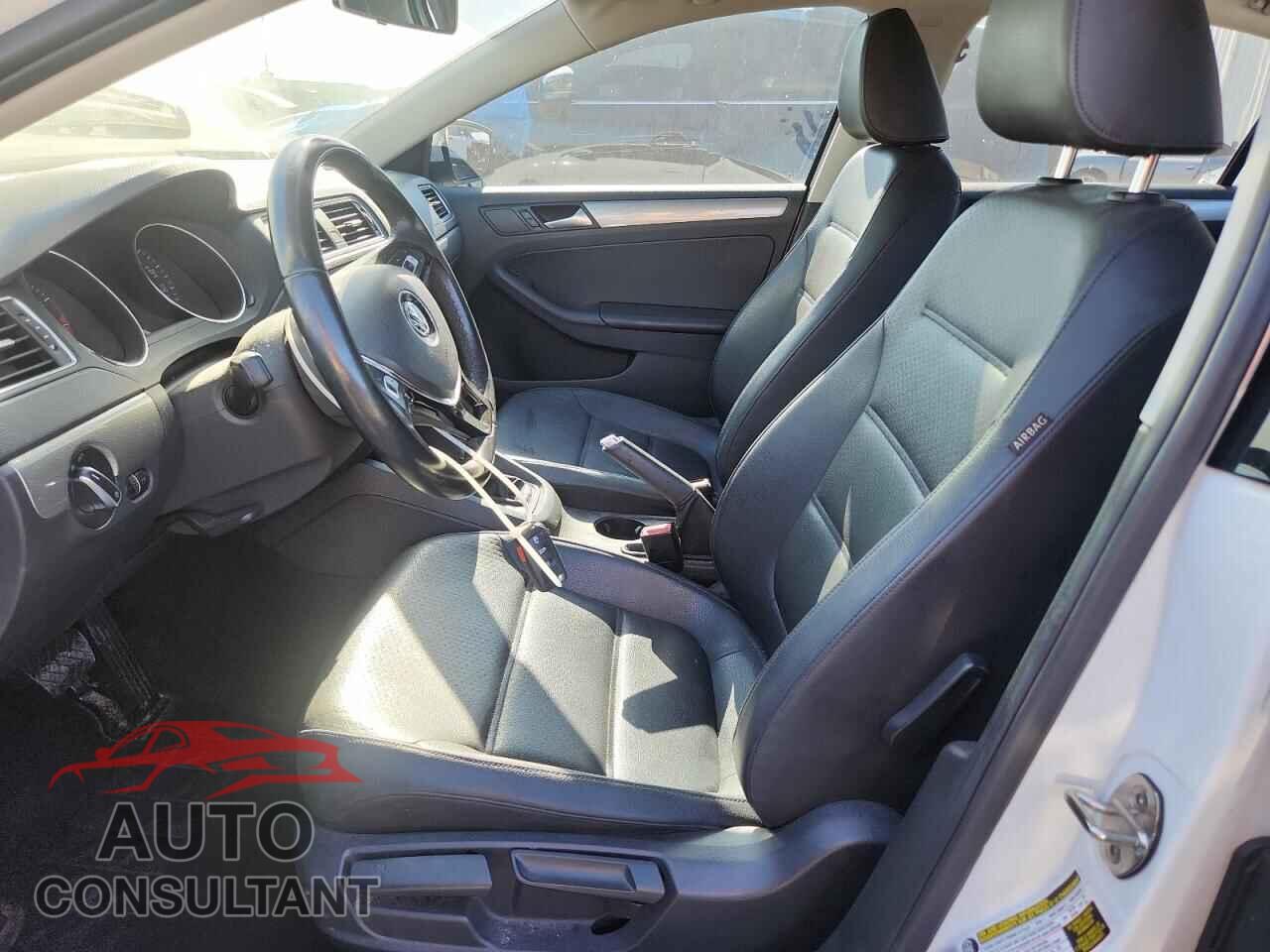 VOLKSWAGEN JETTA 2017 - 3VWDB7AJ5HM202334