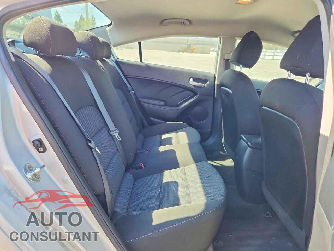 KIA FORTE 2017 - 3KPFK4A77HE028775