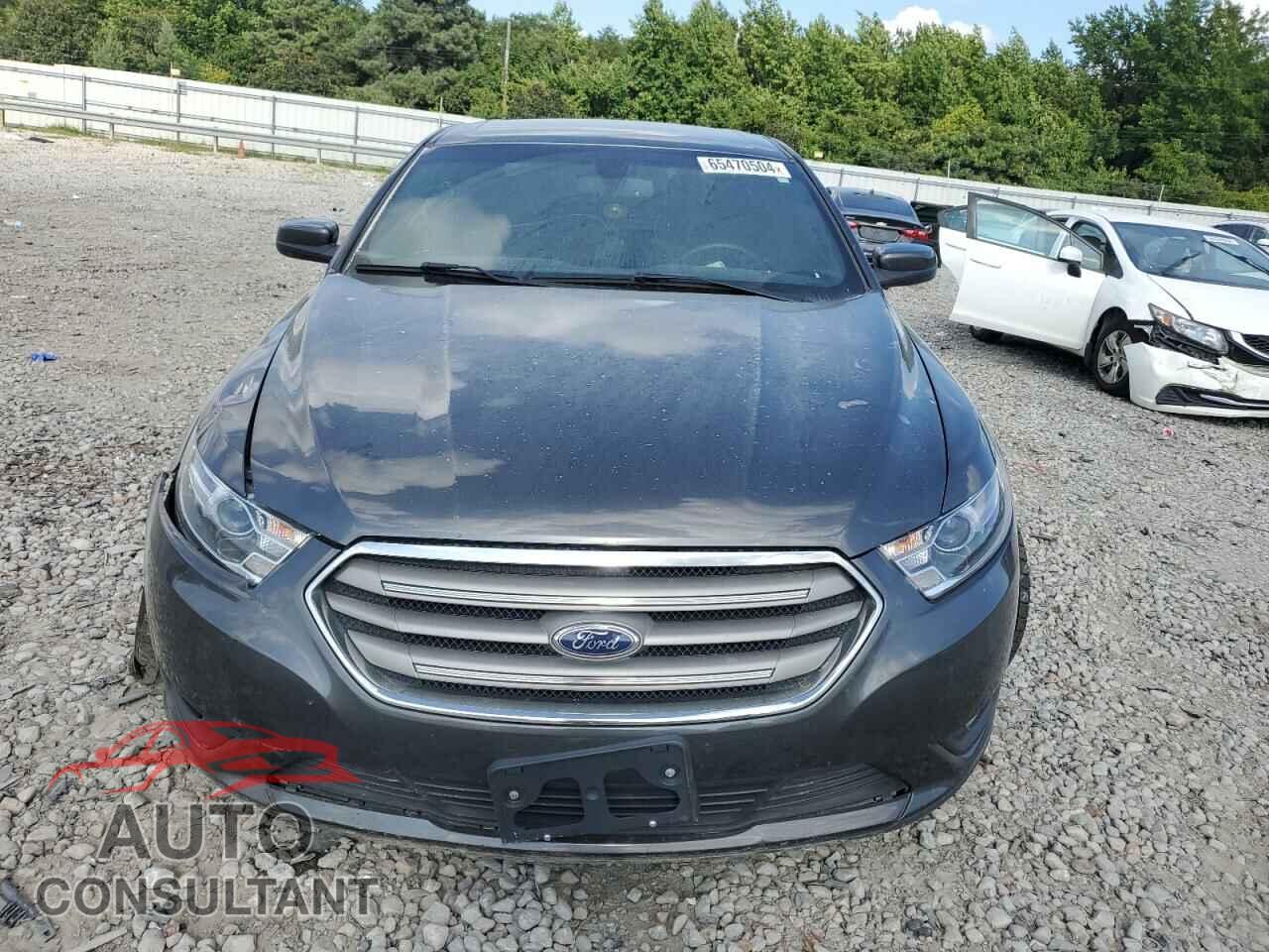 FORD TAURUS 2018 - 1FAHP2E82JG105663
