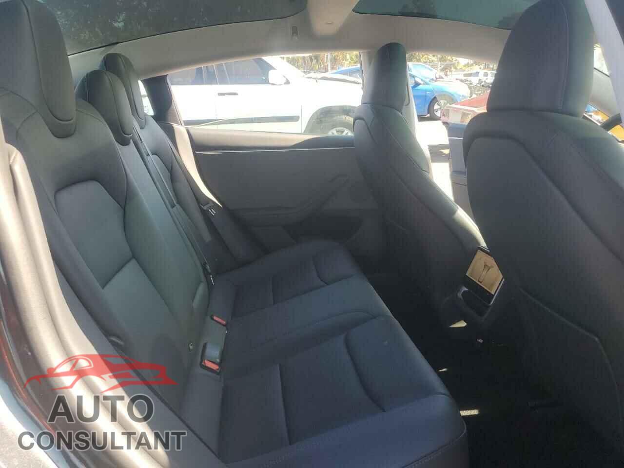 TESLA MODEL 3 2024 - 5YJ3E1EA3RF725578