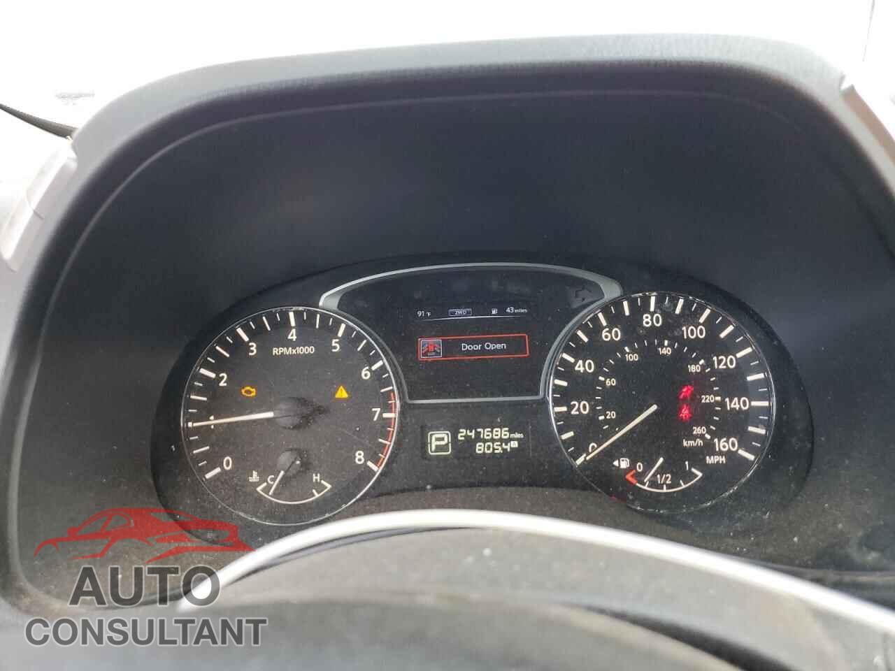 NISSAN PATHFINDER 2015 - 5N1AR2MN1FC611217