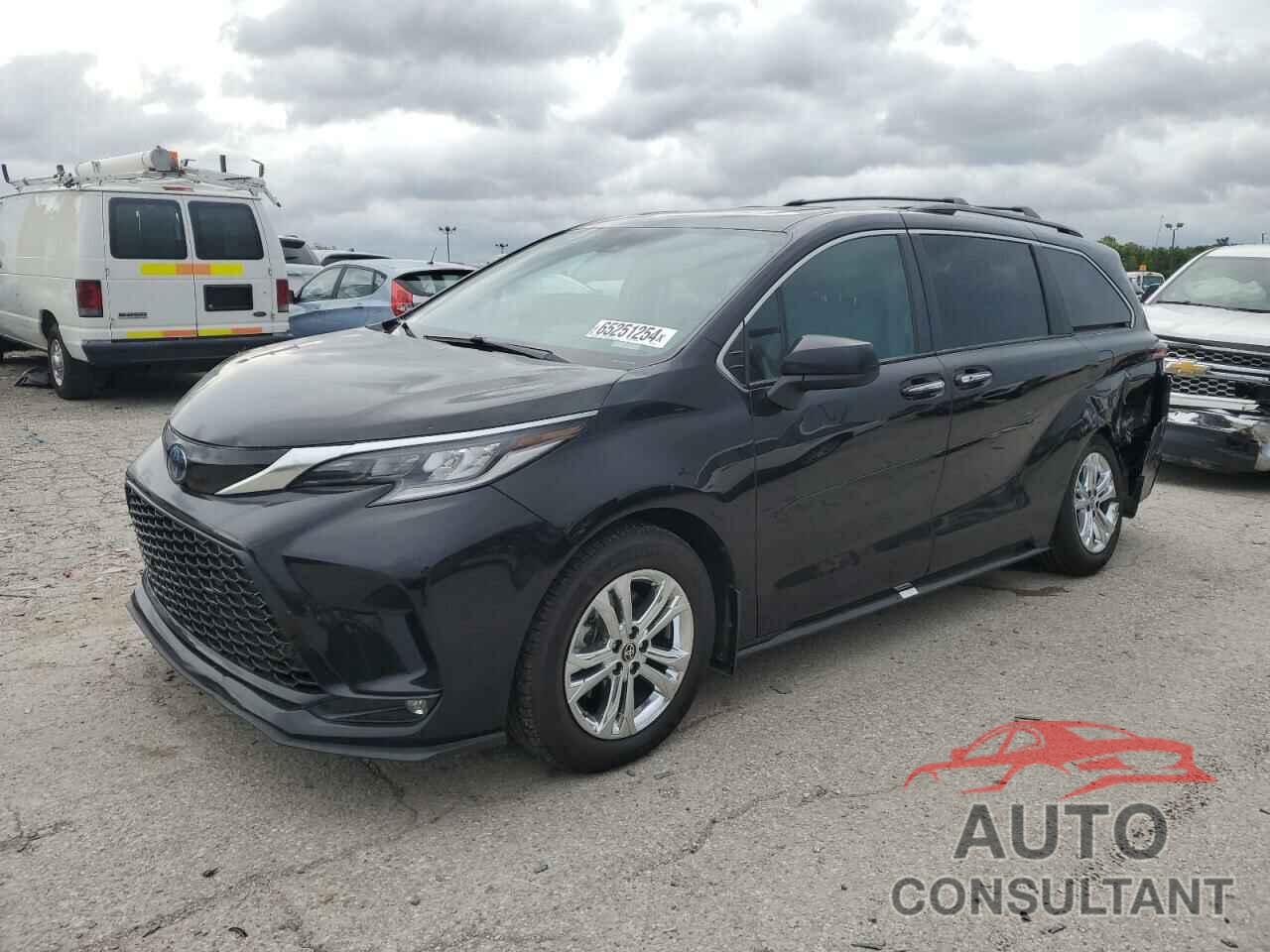 TOYOTA SIENNA 2022 - 5TDXSKFC7NS068158