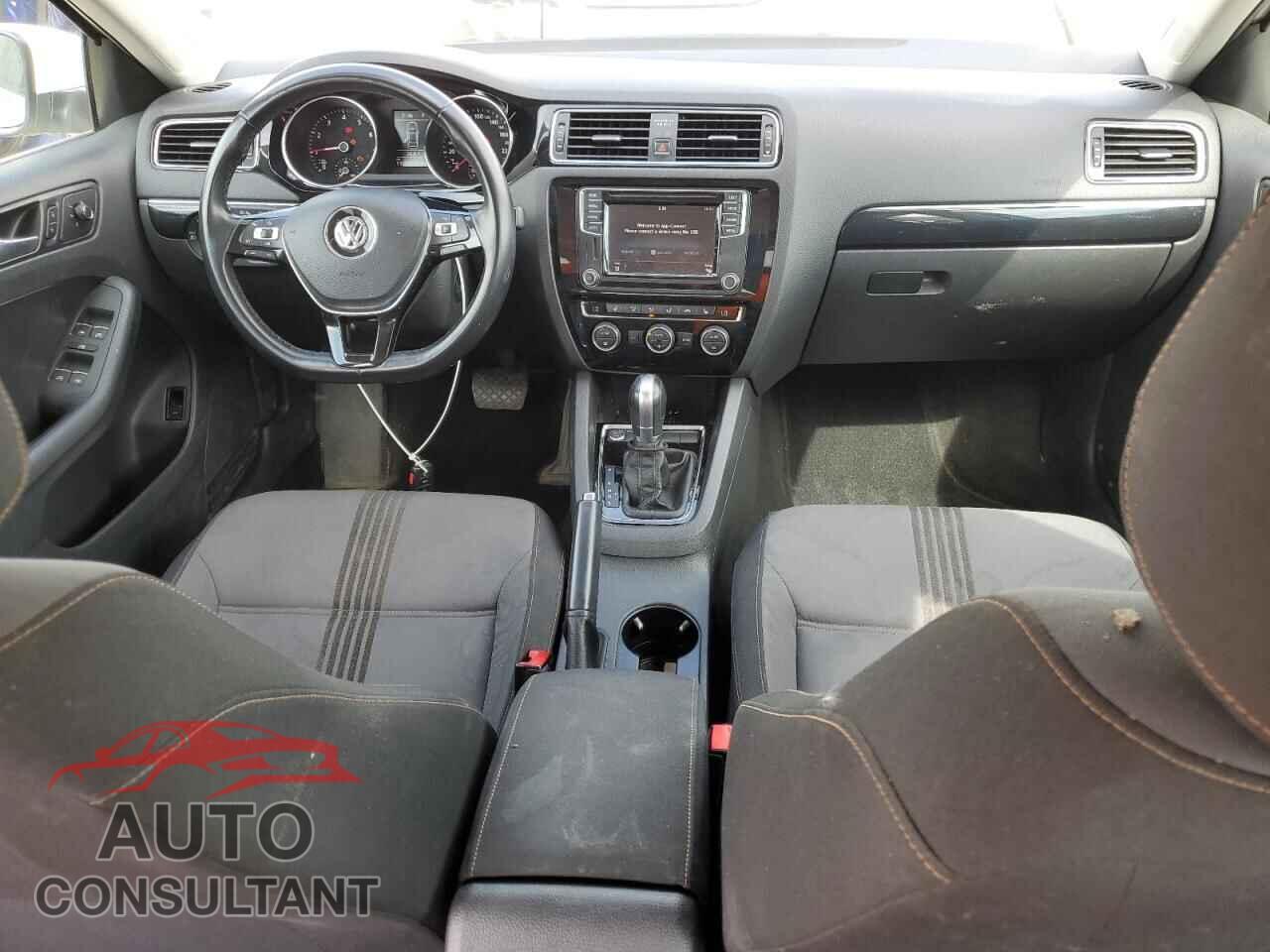 VOLKSWAGEN JETTA 2017 - 3VWDB7AJ9HM288974