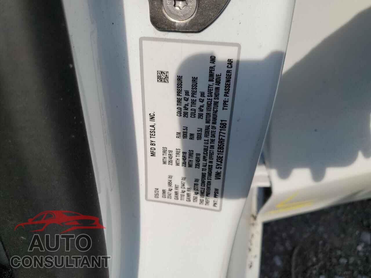 TESLA MODEL 3 2024 - 5YJ3E1EB5RF771681