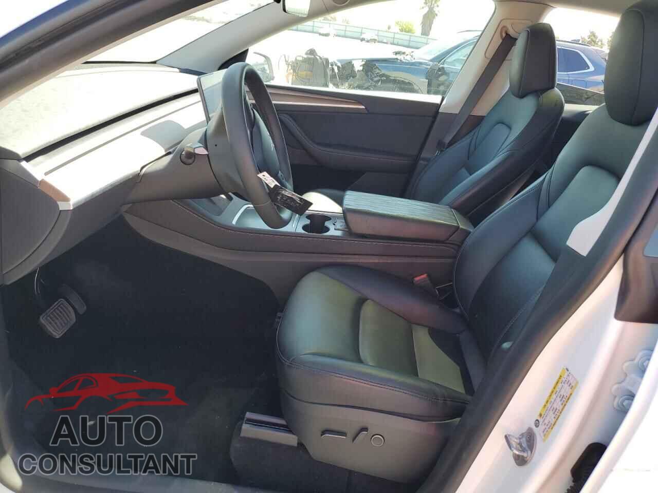 TESLA MODEL Y 2024 - 7SAYGAEE6RF149068