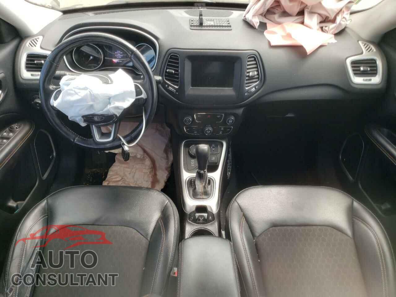 JEEP COMPASS 2020 - 3C4NJDBB8LT165200