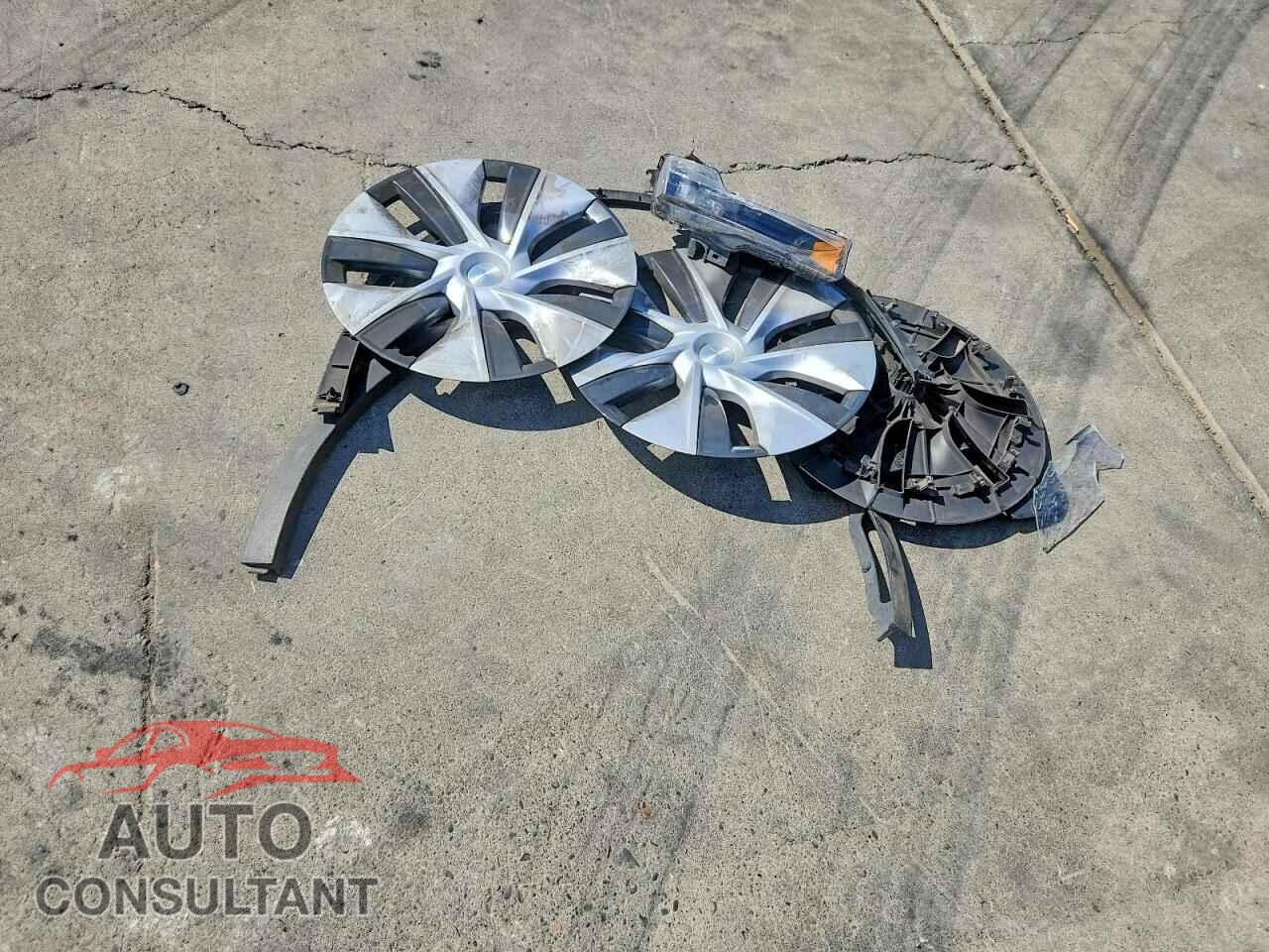 TESLA MODEL Y 2024 - 7SAYGAEEXRF010965