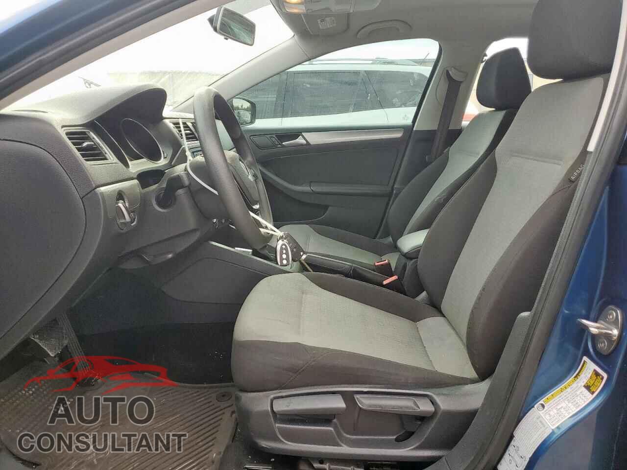VOLKSWAGEN JETTA 2017 - 3VW2B7AJXHM308091