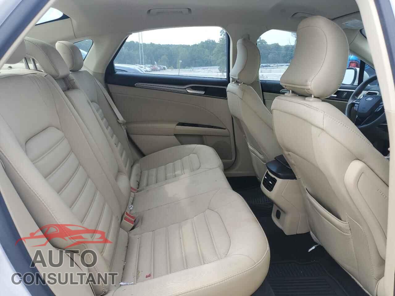 FORD FUSION 2015 - 3FA6P0LU2FR177233