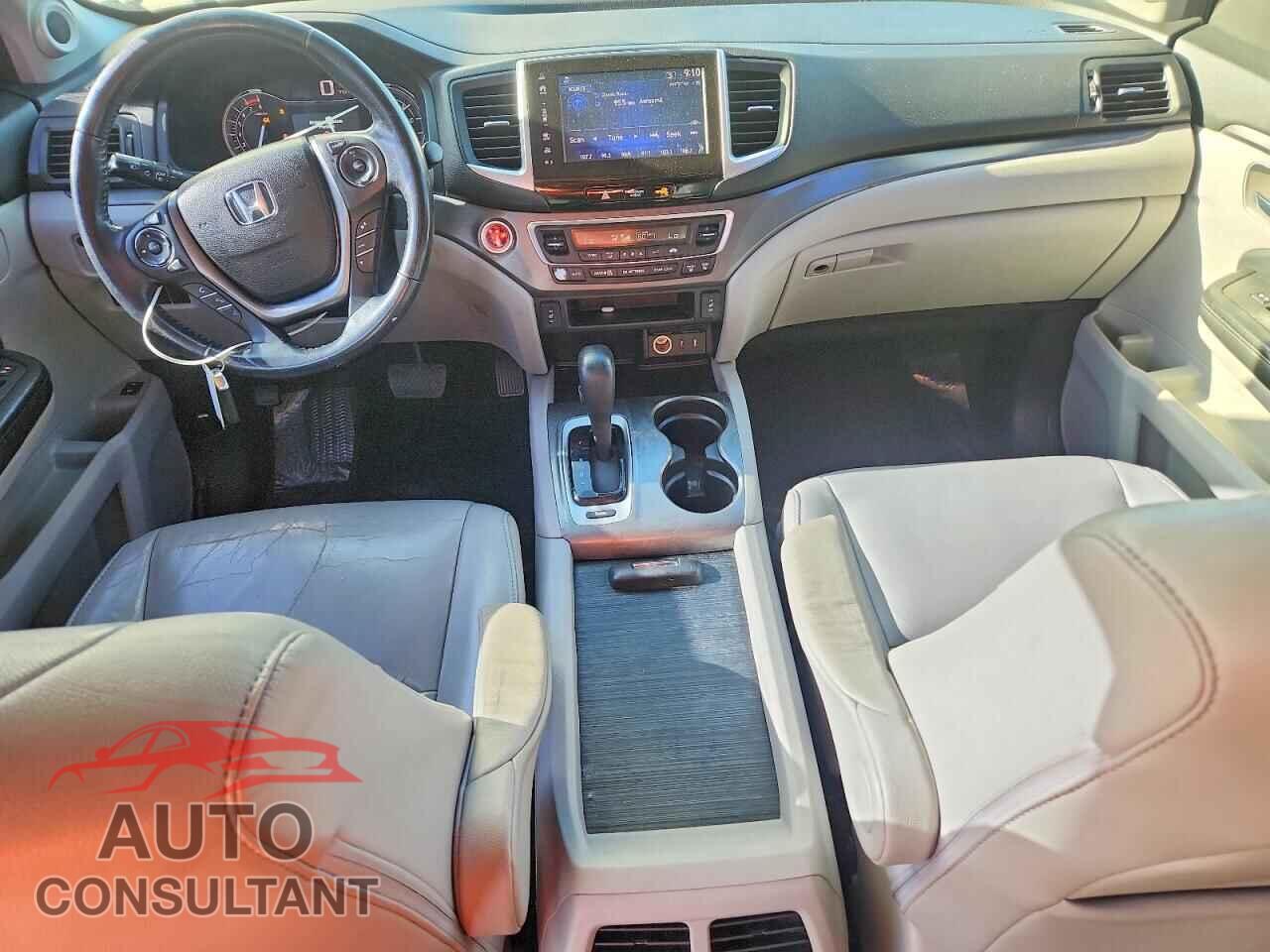 HONDA PILOT 2017 - 5FNYF5H59HB025538