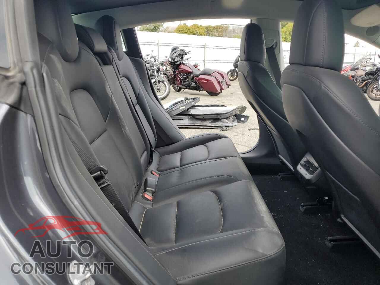 TESLA MODEL 3 2018 - 5YJ3E1EA4JF154817