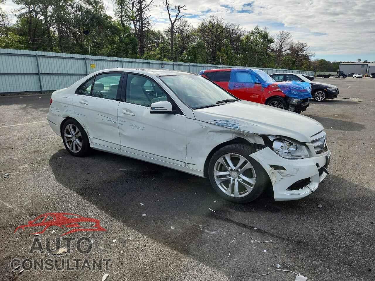MERCEDES-BENZ C-CLASS 2012 - WDDGF8BB0CA650414
